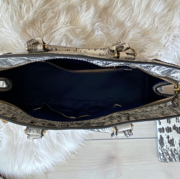 Henri Bendel Carlyle Tote and Matching Wallet Liza - Picture 7 of 11